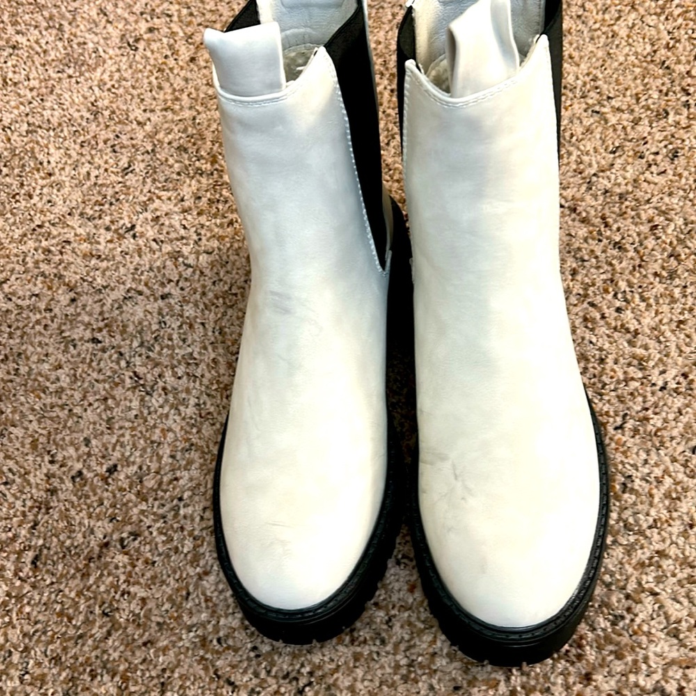 The just right shoe boot for straight or boot cut jeans.